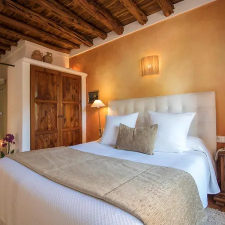 Rural & Curreu Casa rural Santa Eulalia del Río